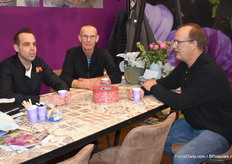 The stand of CNB was manned by Robin van Schie. Robin (left) is talking to brothers Halsema of nursery Halsema from Tessel.